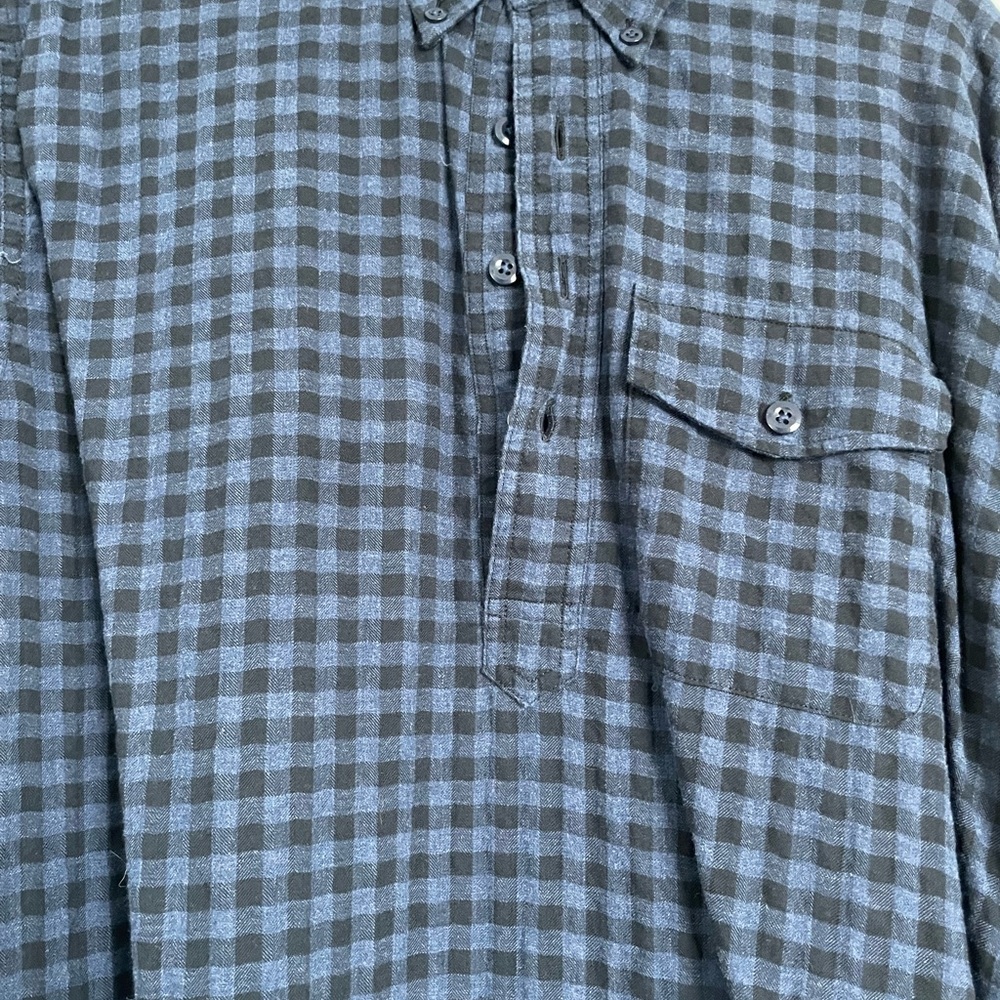 A&F Men’s halfway button down - Picture 2 of 2